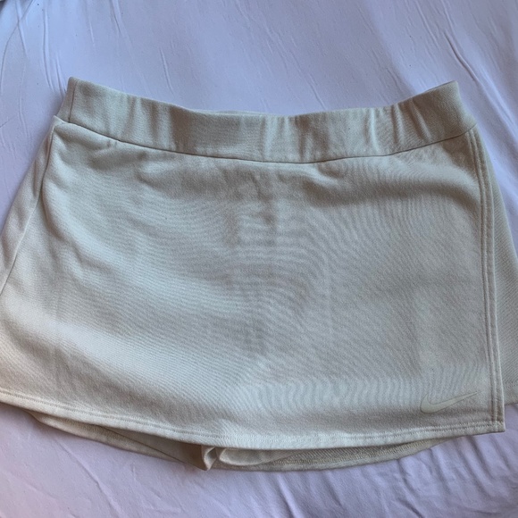 WOMENS NIKE WHITE TENNIS SKIRT SIZE MEDIUM - Picture 1 of 4